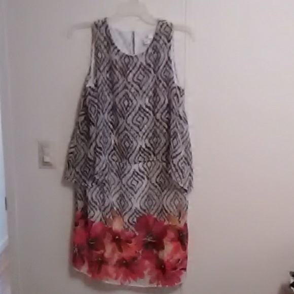 Dress - Picture 1 of 3